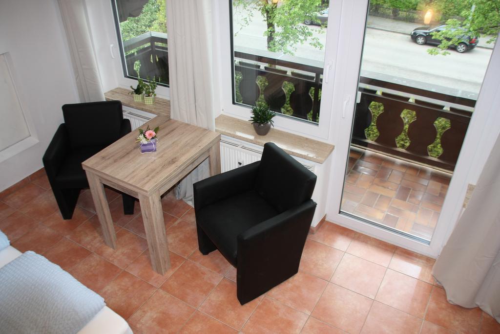Ferienwohnungen Angelika Garmisch-Partenkirchen Zimmer foto